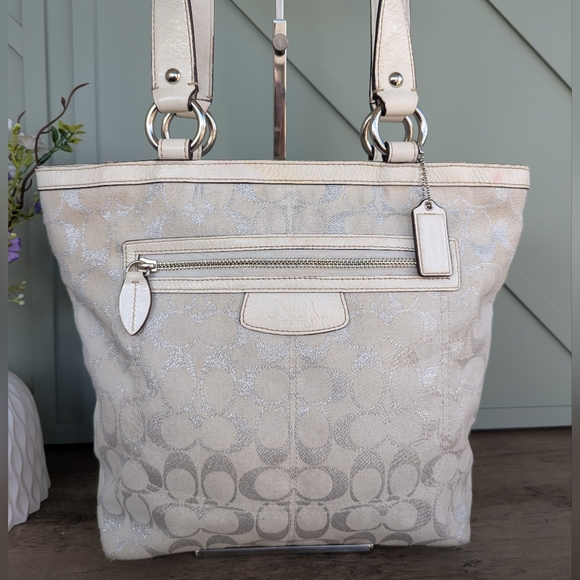 Coach Penelope Signature Lunch Tote, typically identified by - Picture 3 of 14